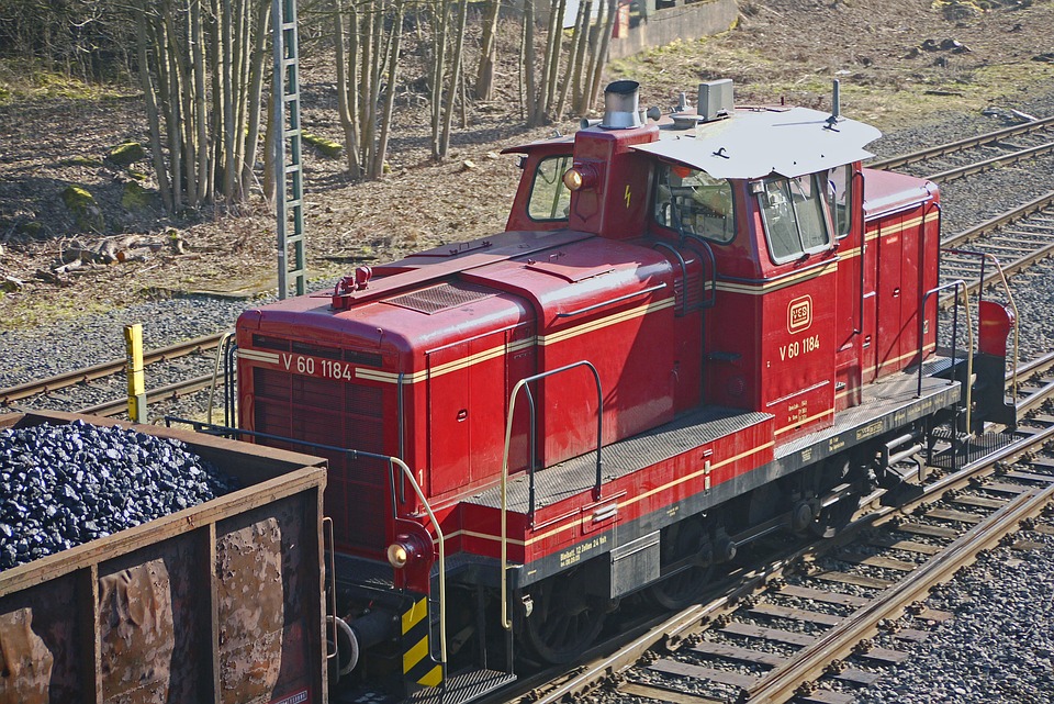 hpgruesen via pixabay -- https://pixabay.com/photos/diesel-locomotive-switcher-v60-v-60-3136719/